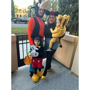 Adult Goofy Costume - worn for the picture.